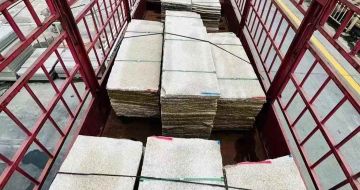 盘锦 黄金麻花岗岩荔枝面，光面毛板装车完成