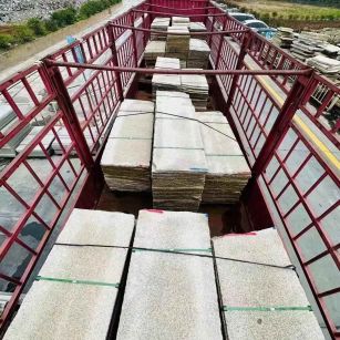 盘锦 黄金麻花岗岩荔枝面，光面毛板装车完成