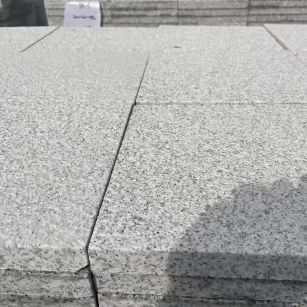 盘锦 白麻花岗岩石材推荐 荔枝面地铺石