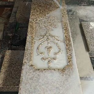 盘锦 黄金麻花岗岩异形加工雕刻栏杆大柱