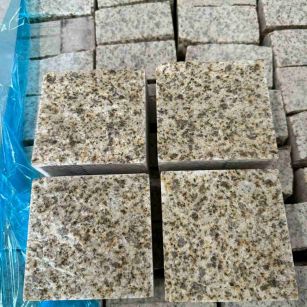 盘锦 黄金麻花岗岩自然面小方块，弹石，马蹄石等