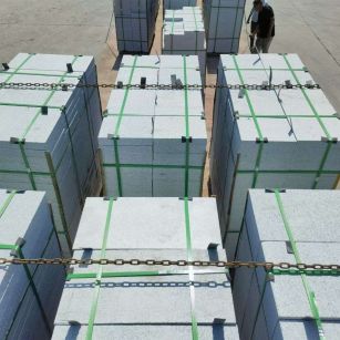 盘锦 芝麻白花岗岩5公分地铺石 花岗岩厂家工厂装车日常