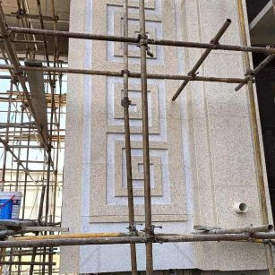 盘锦 黄金麻花岗岩别墅外墙干挂回纹造型效果