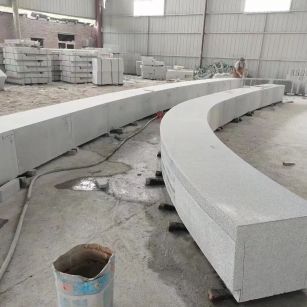 盘锦芝麻白花岗岩石板材 园林光面弧形坐凳