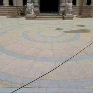 盘锦 黄金麻芝麻灰花岗岩石材地铺拼接效果