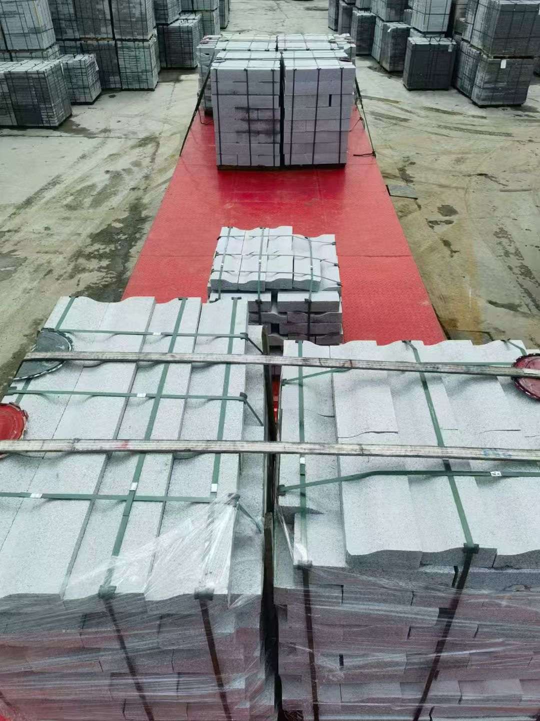 盘锦 芝麻白仿形加直形路沿石出货日常