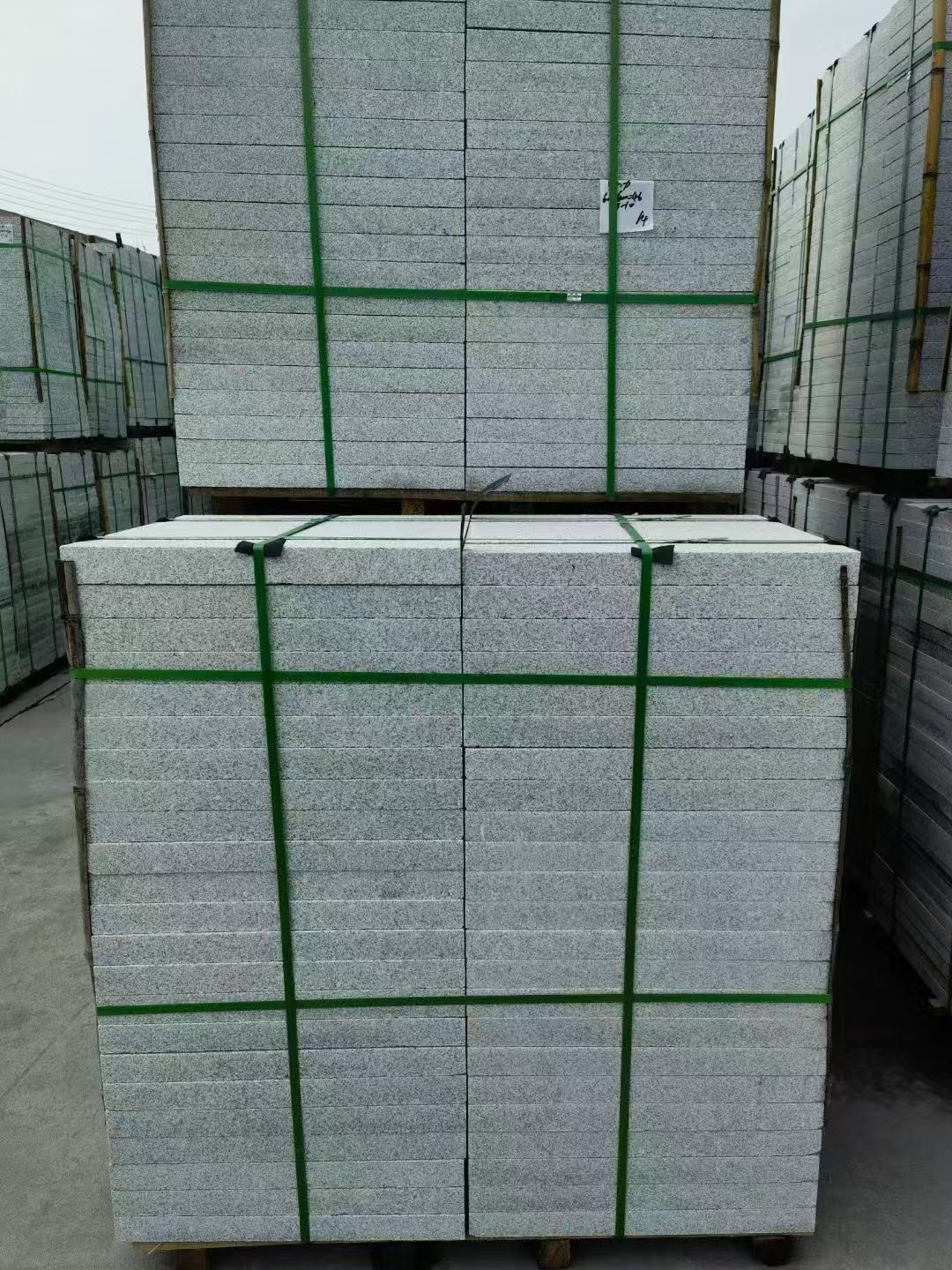 盘锦 芝麻白火烧，园林广场市政工程地铺石，1.8~5.0厚均有现货