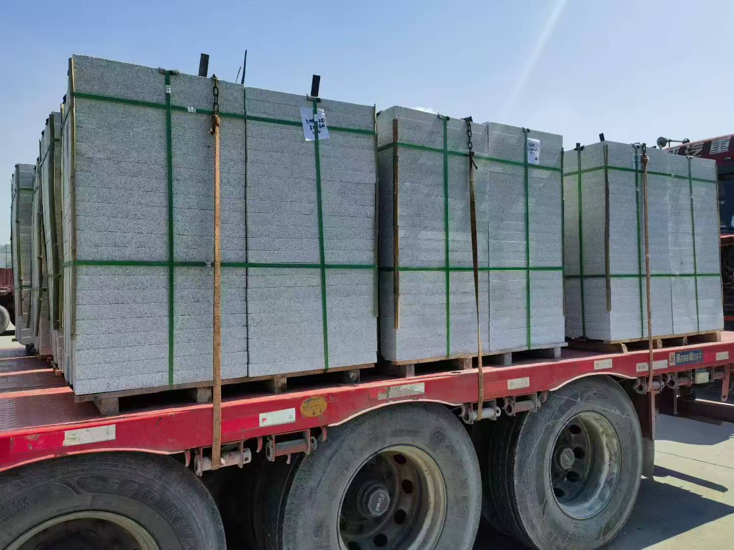 盘锦芝麻白花岗岩出货日常地铺石