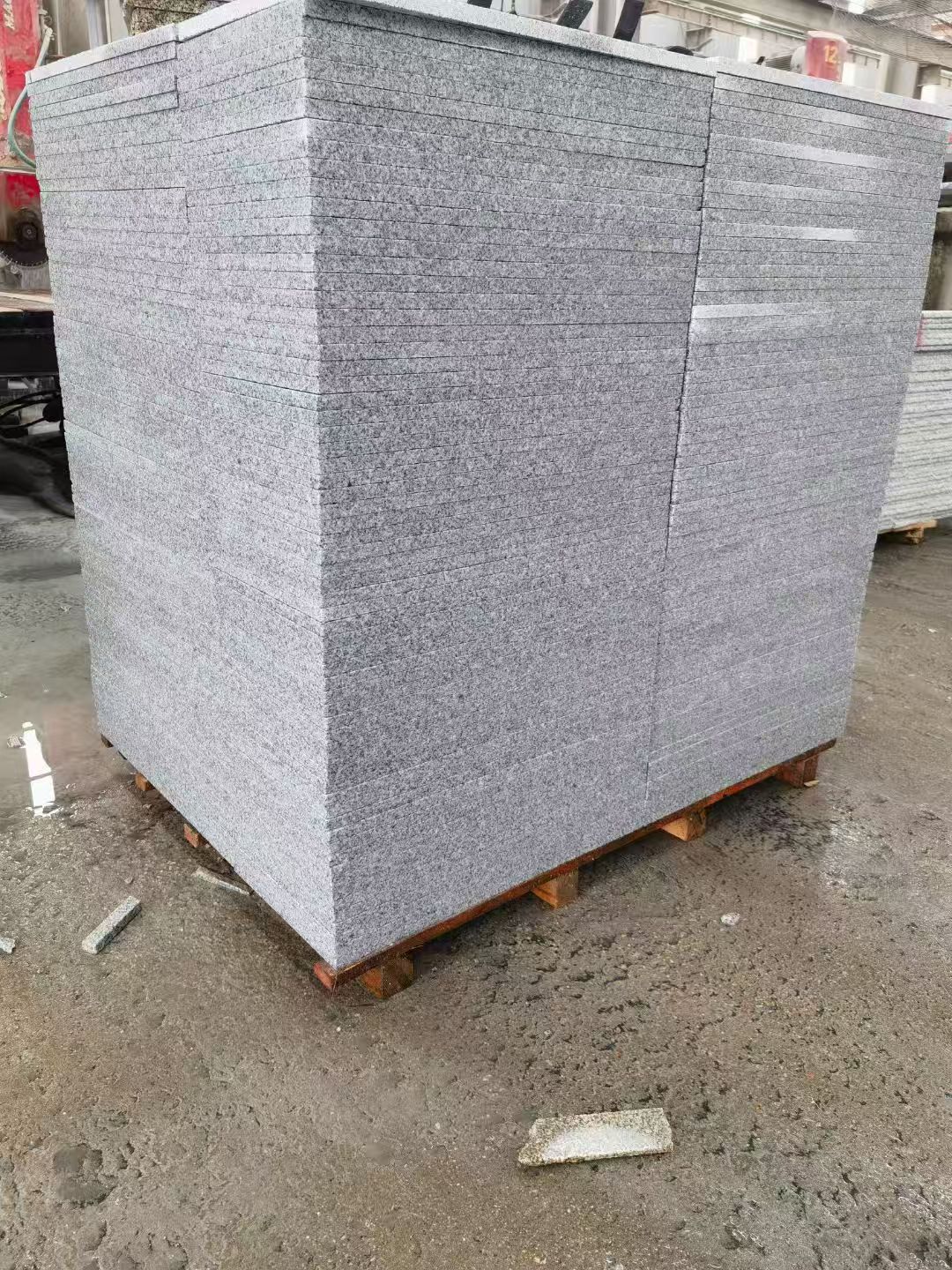 盘锦 芝麻白火烧面1.8厚300*600地铺石，尺寸标准，厚薄均匀