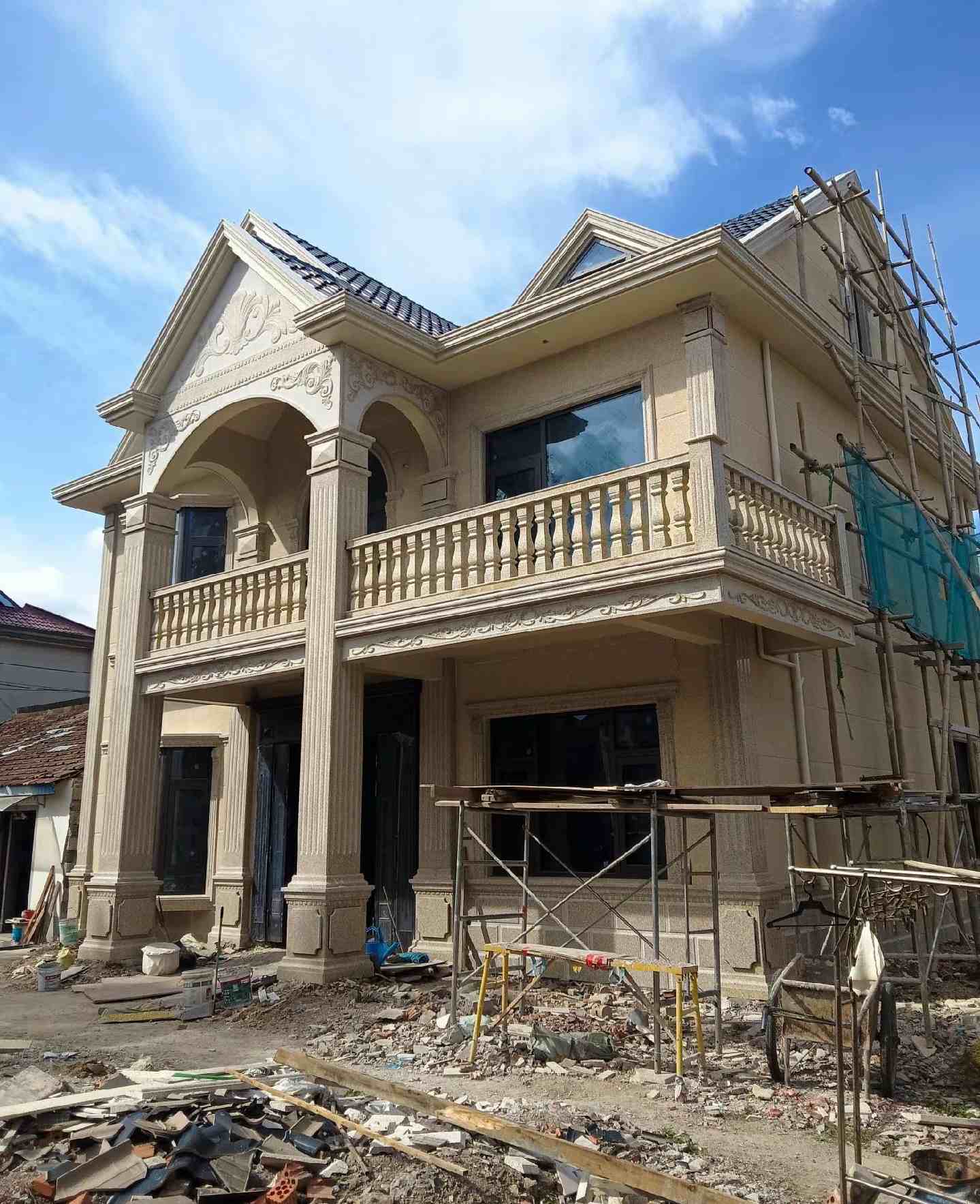 盘锦 黄金麻花岗岩石材私人别墅雕花门楼柱阳台栏杆