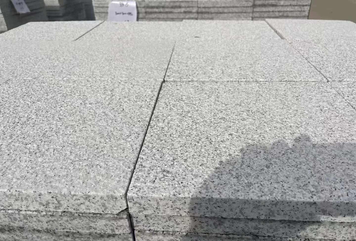 盘锦 白麻花岗岩石材推荐 荔枝面地铺石