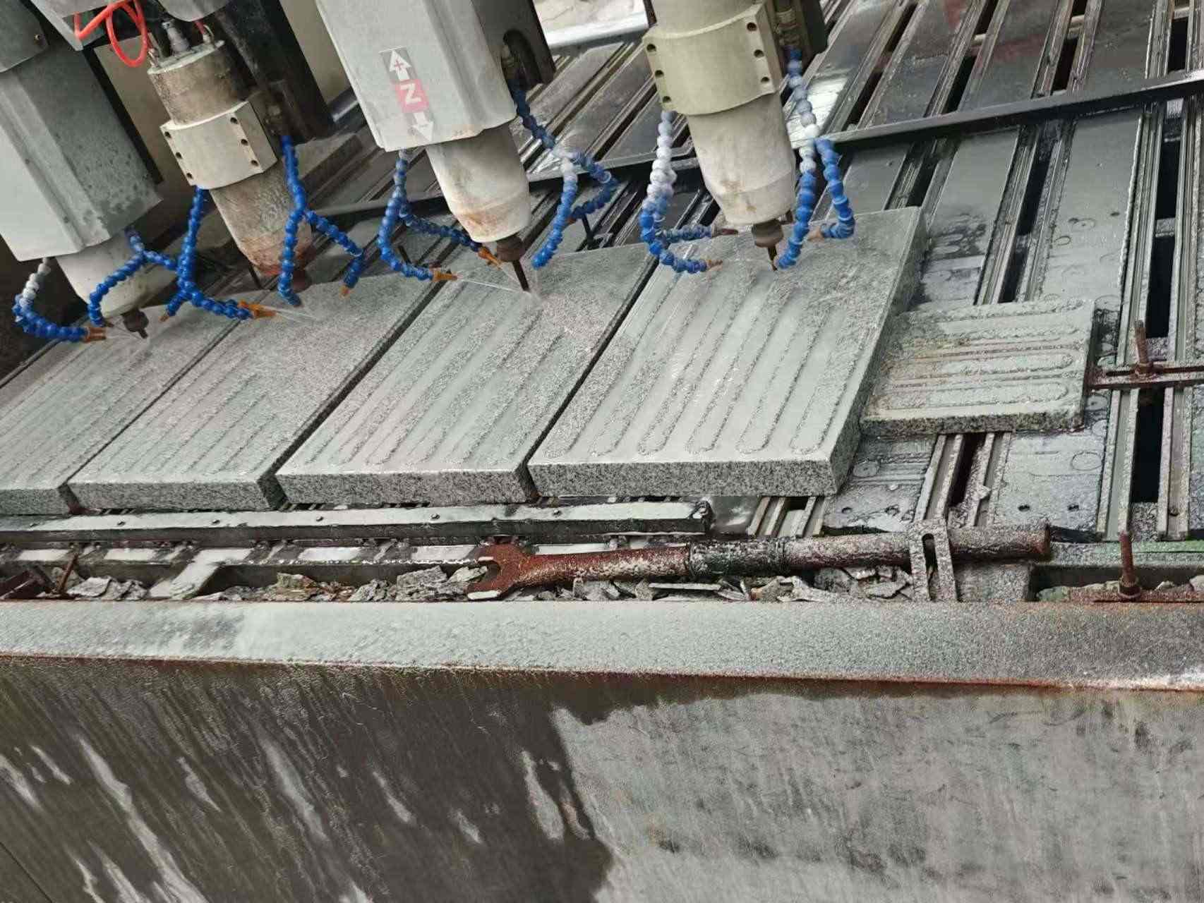 盘锦 芝麻白花岗岩荔枝面盲道雕刻