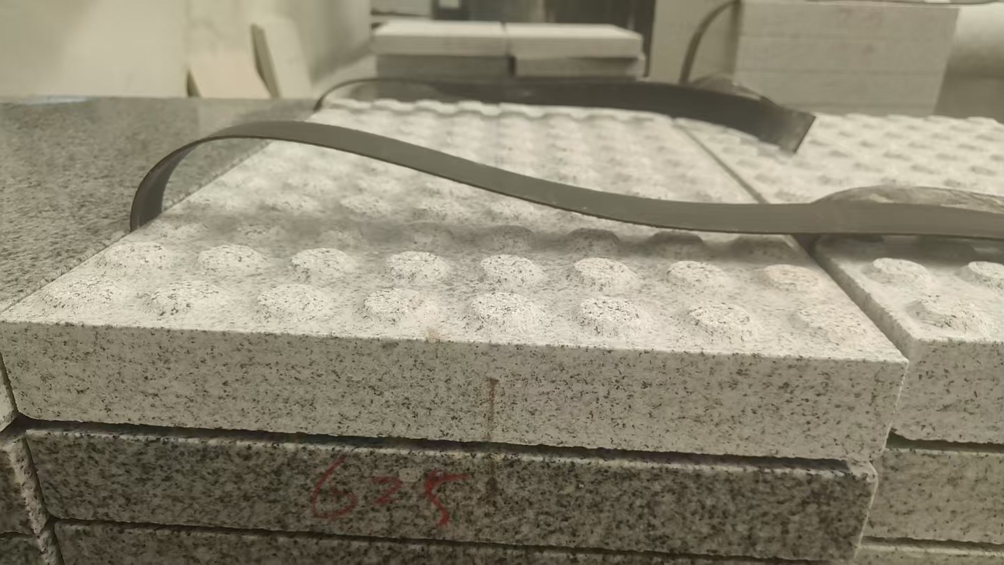 盘锦 芝麻白花岗岩6.0公分荔枝面五轴加工雕刻盲点