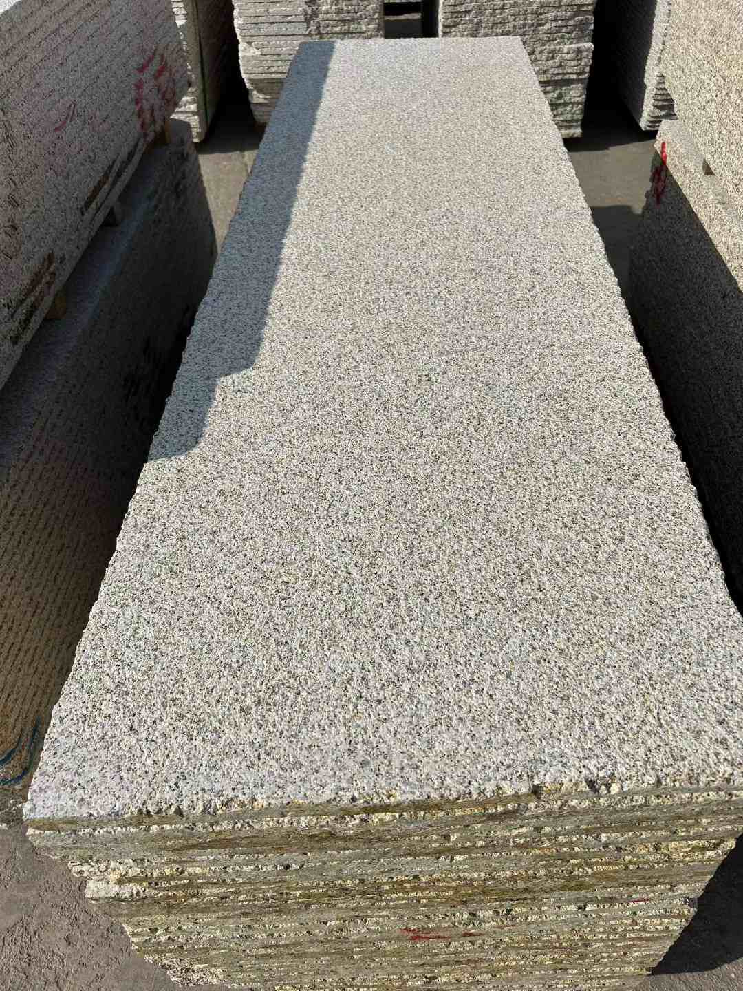 盘锦 黄金麻花岗岩荔枝面毛板，半成品