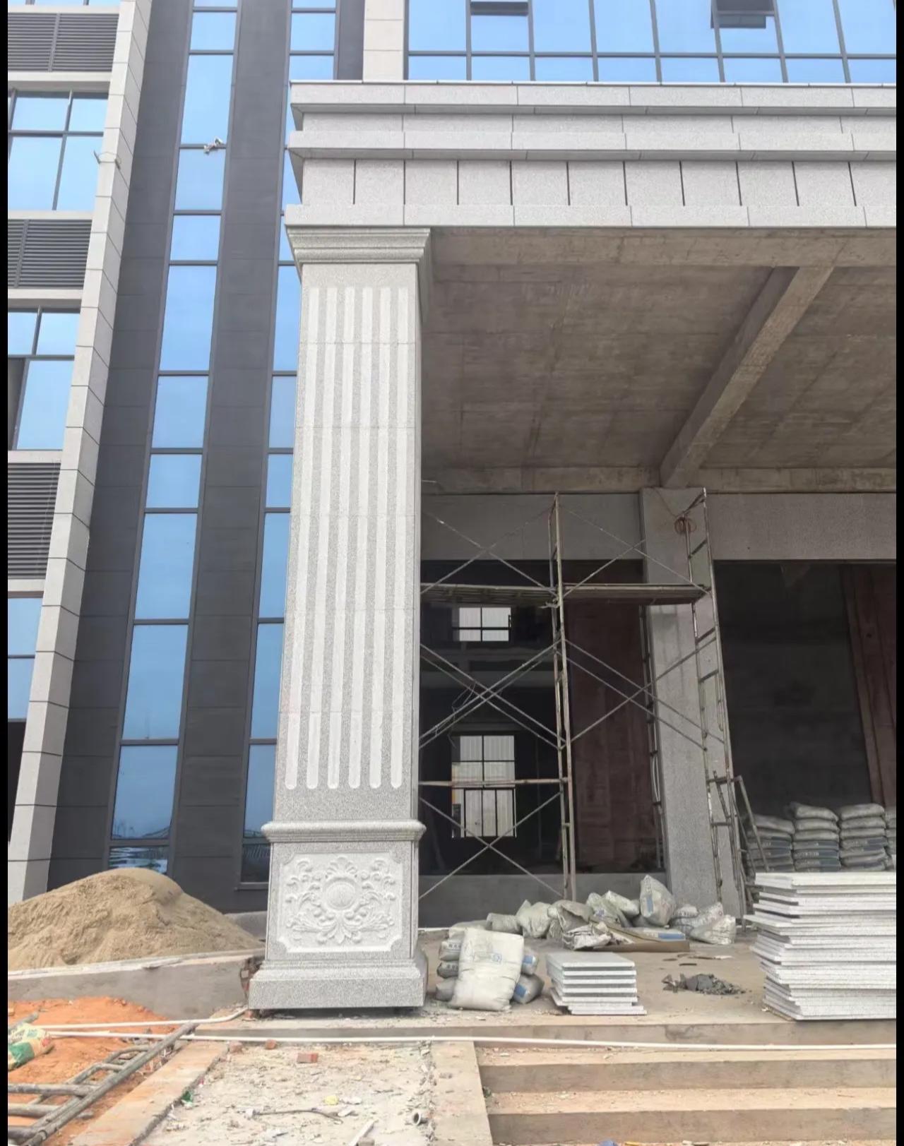 盘锦 芝麻白光面花岗岩门楼大柱（罗马柱）配雕花底座