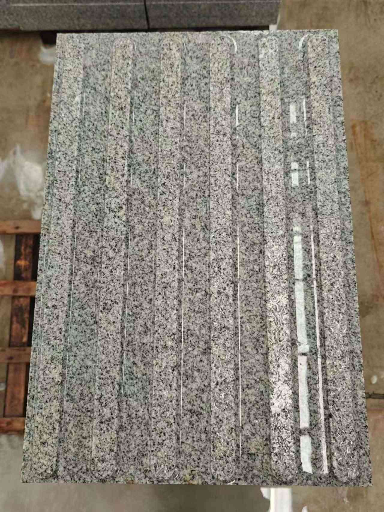 盘锦 芝麻白花岗岩荔枝面雕刻盲道，盲条