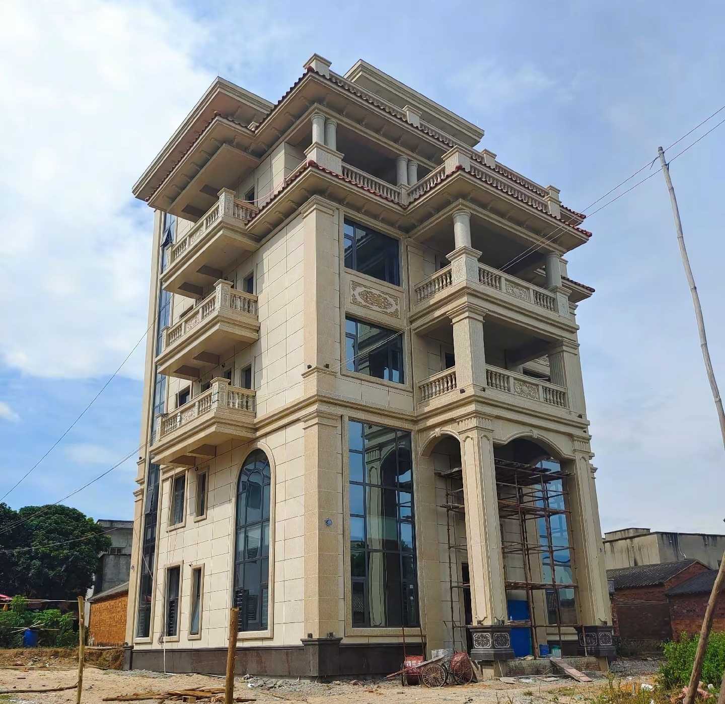 盘锦 黄金麻花岗岩石材别墅外墙干挂搭配（雕花栏杆花瓶柱门楼罗马柱）