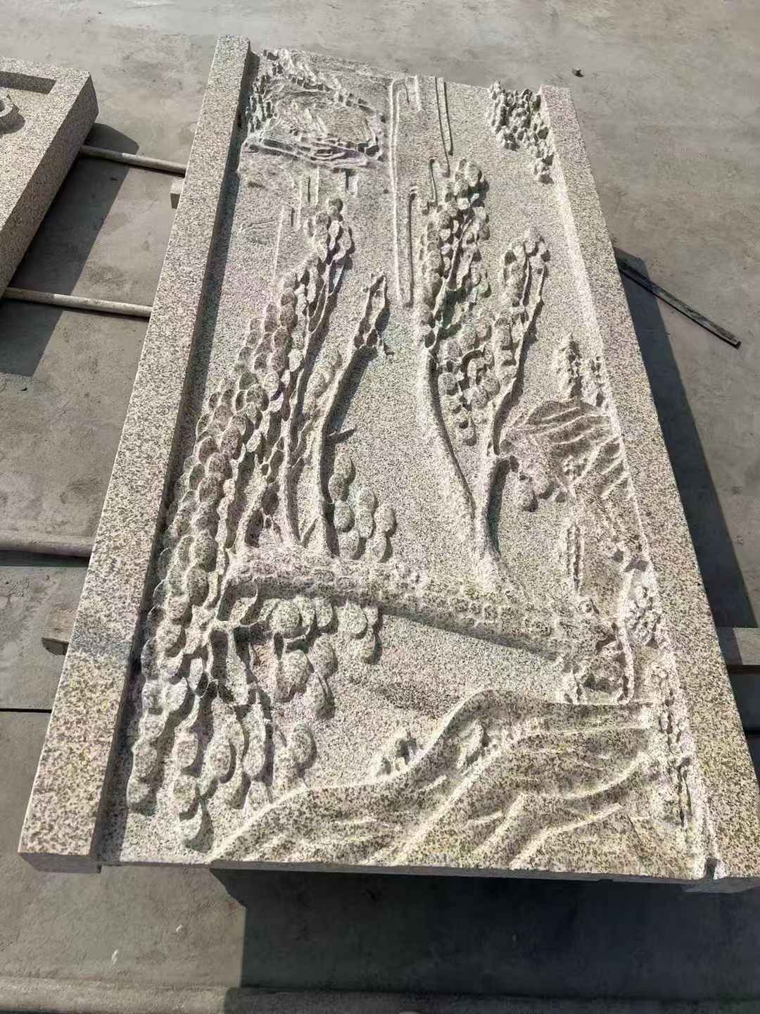 盘锦 黄金麻雕刻板浮雕迎客松