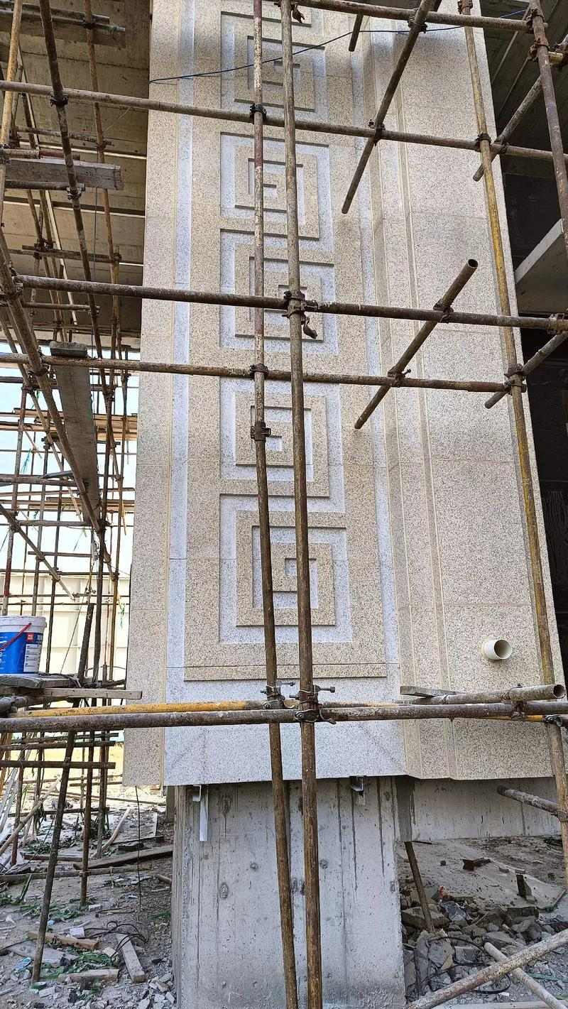 盘锦 黄金麻花岗岩别墅外墙干挂回纹造型效果