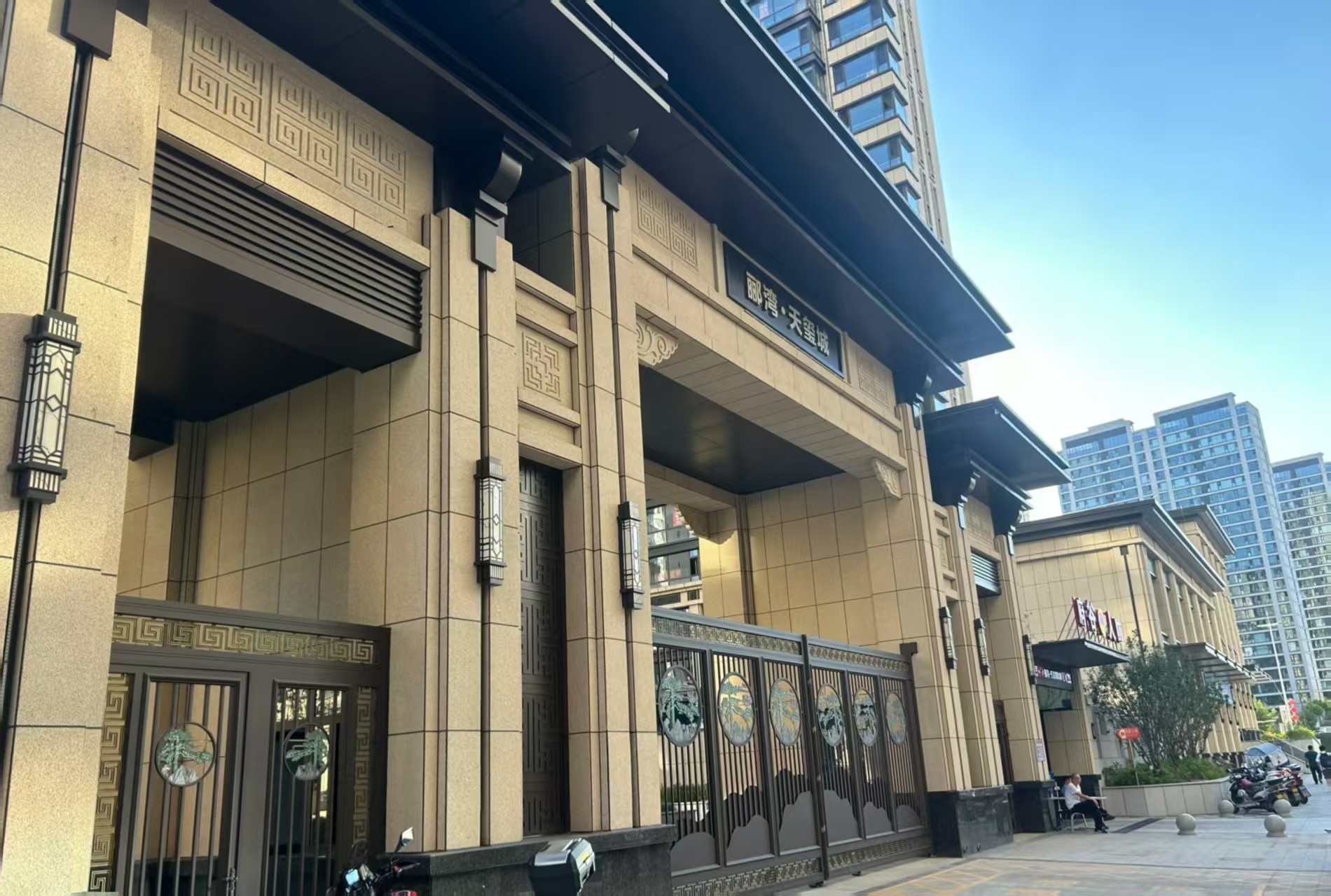 盘锦 黄金麻花岗岩荔枝面小区门楼外墙干挂