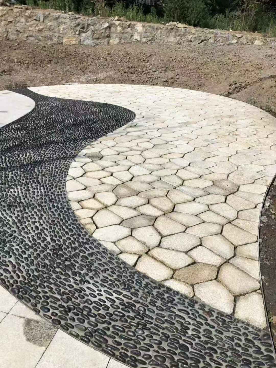 盘锦 黄金麻冰裂纹地铺石工地铺装案例