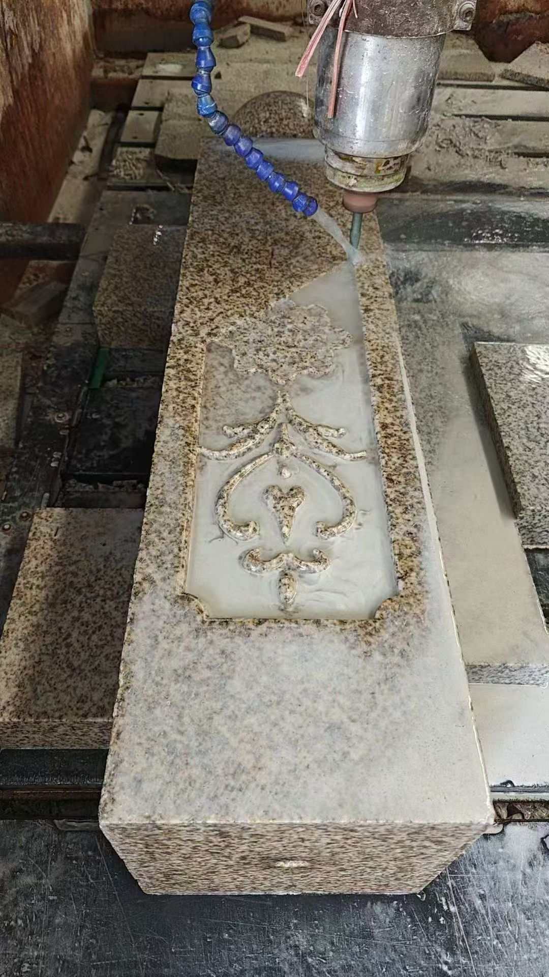 盘锦 黄金麻花岗岩异形加工雕刻栏杆大柱