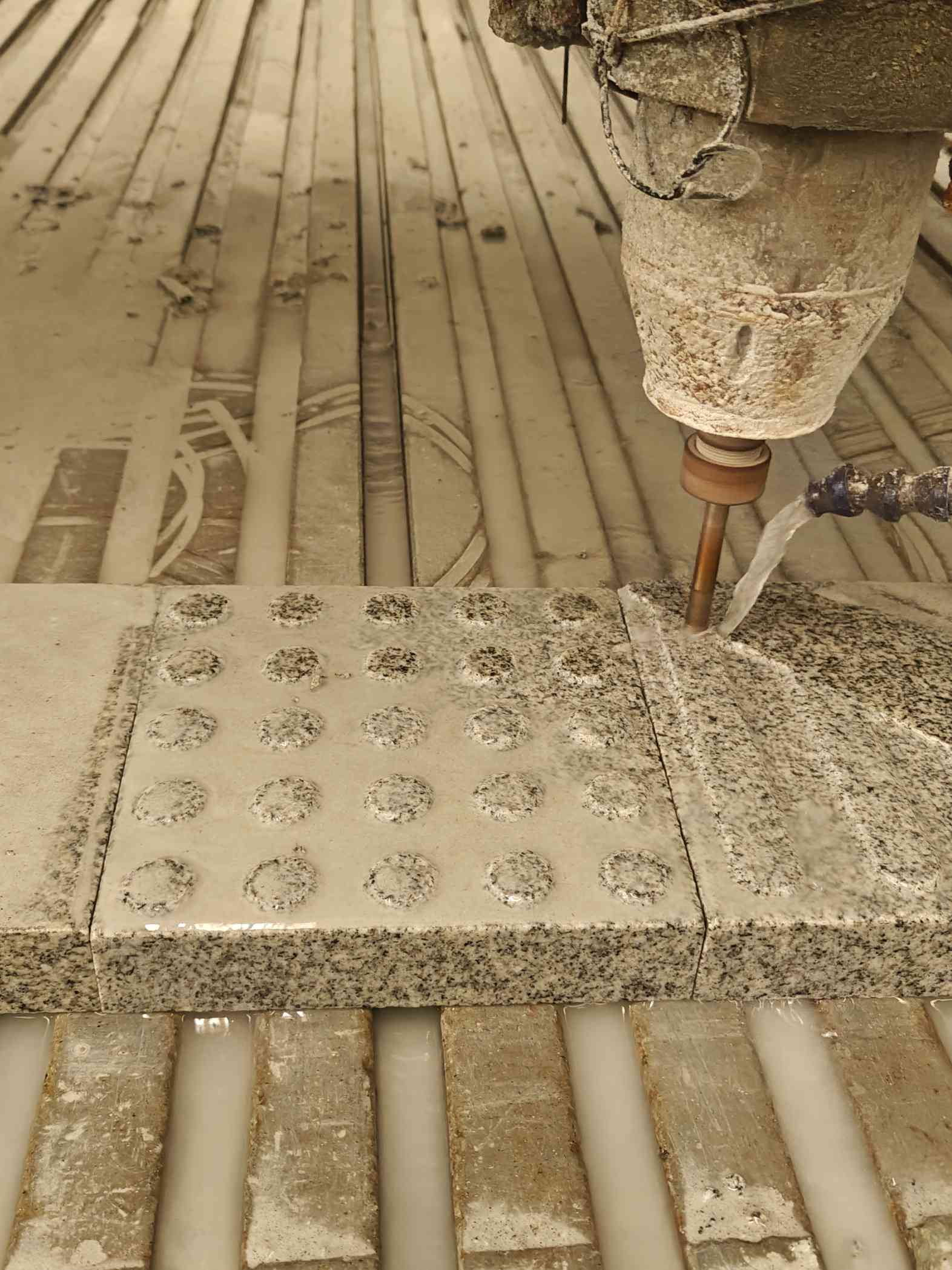 盘锦 芝麻白花岗岩石材盲人石、盲道石、盲点石