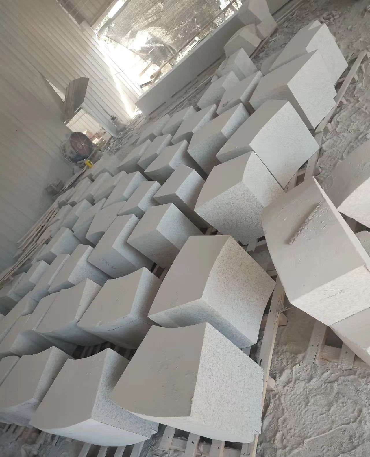 盘锦 白麻花岗岩异形坐凳