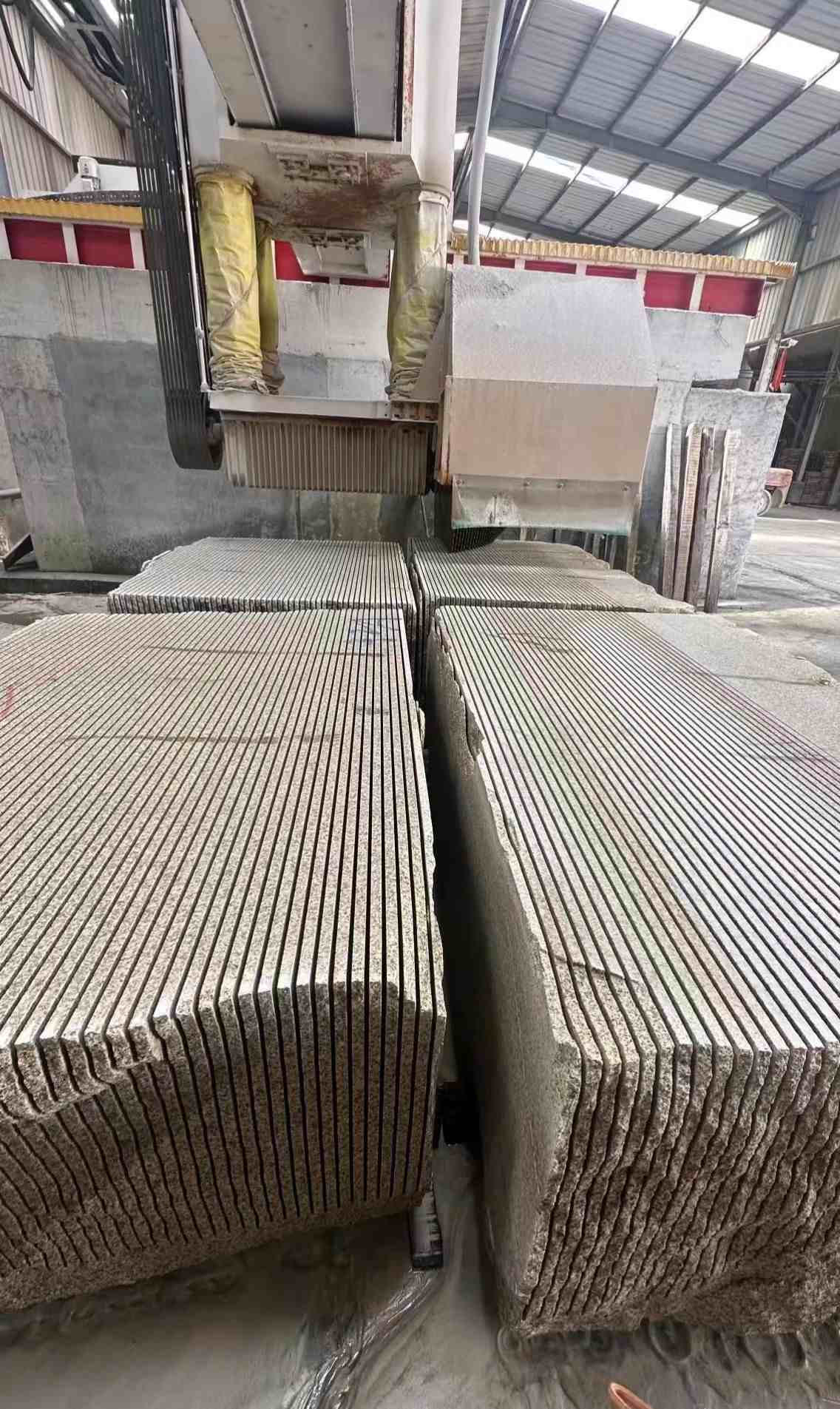 盘锦 车间生产日常，黄金麻白麻花岗岩