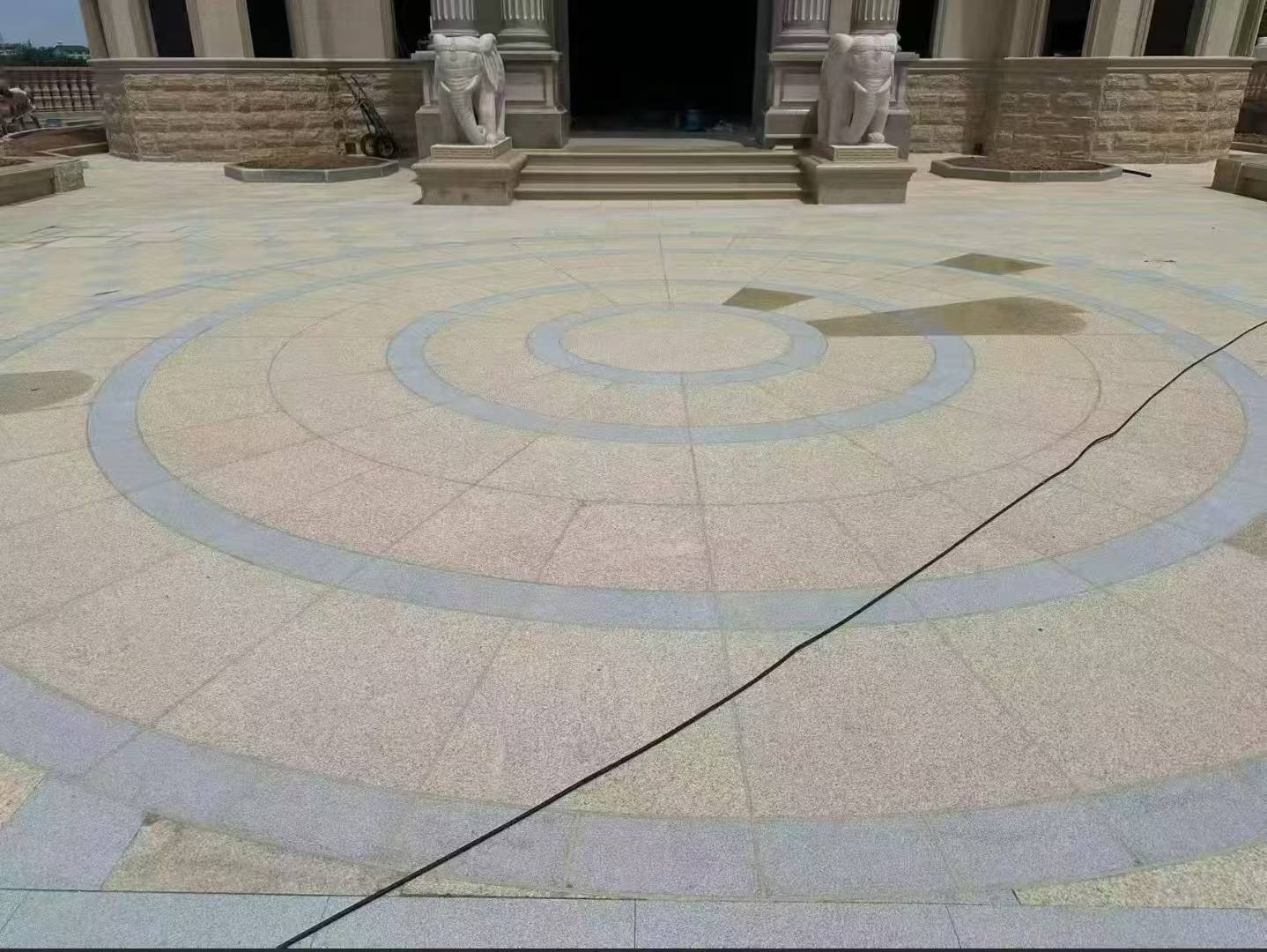 盘锦 黄金麻芝麻灰花岗岩石材地铺拼接效果