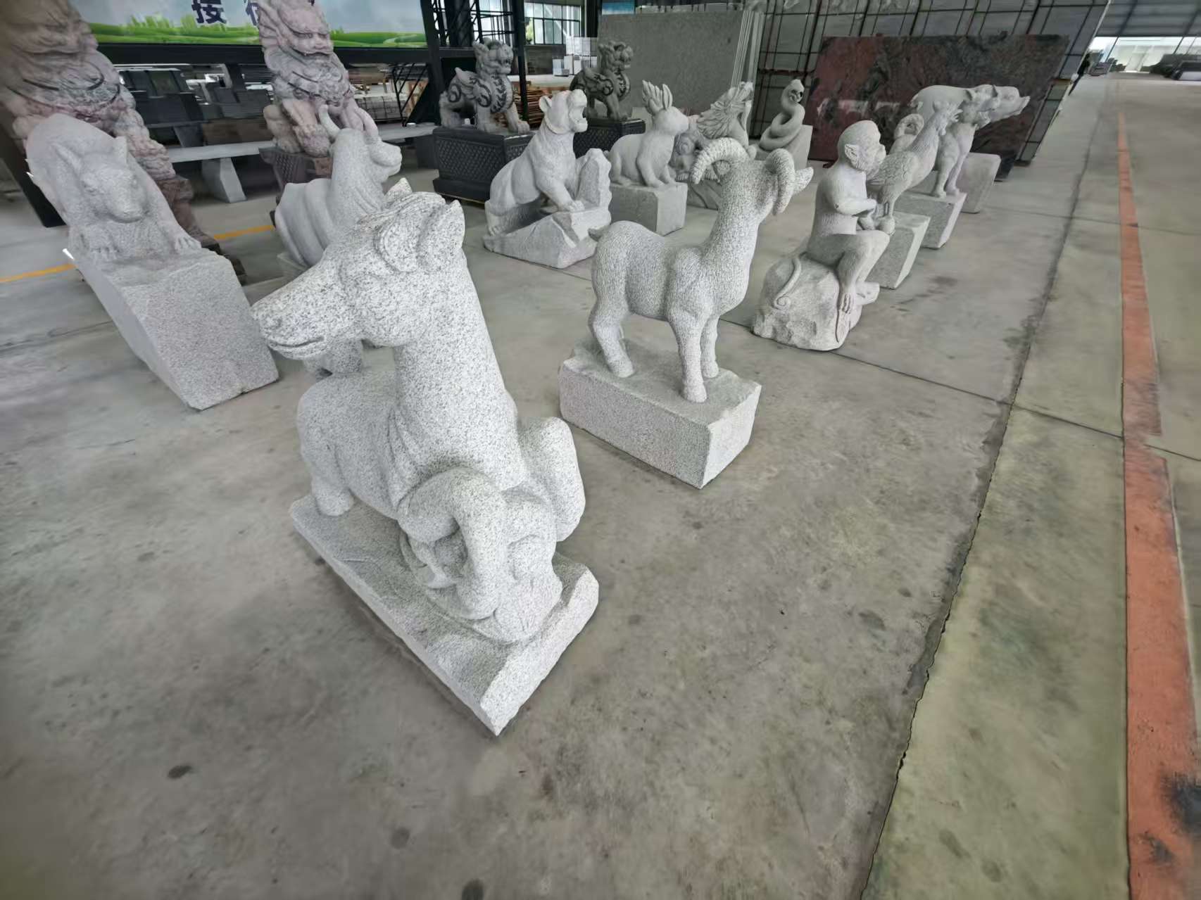 盘锦 芝麻白花岗岩造型立体雕刻——十二生肖